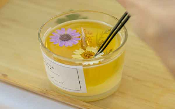 Luxury scented soy candles for home fragrance in Dubai
