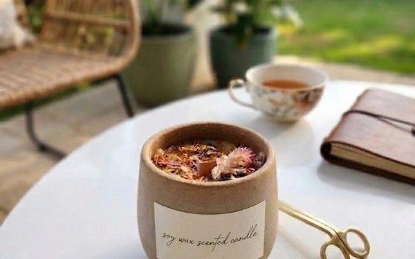 Are Soy Candles Eco Friendly Everything You Need To Know 7 Eco-friendly soy candle with natural wax and reusable vessel in Dubai