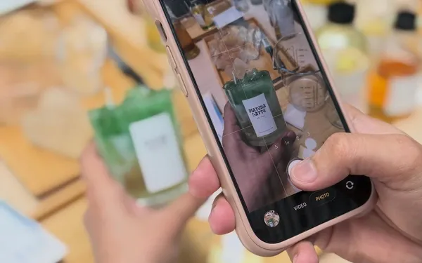 How Interactive Pop-Up Experiences Increase Brand Awareness 42 Interactive brand activation with a live candle-making experience at a Dubai pop-up event