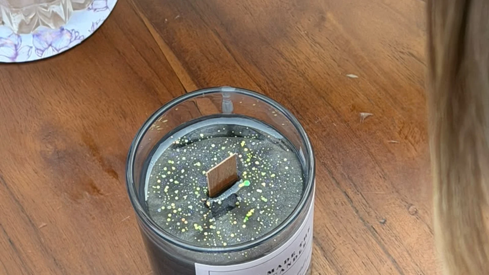 Person attending a candle making class alone in Dubai