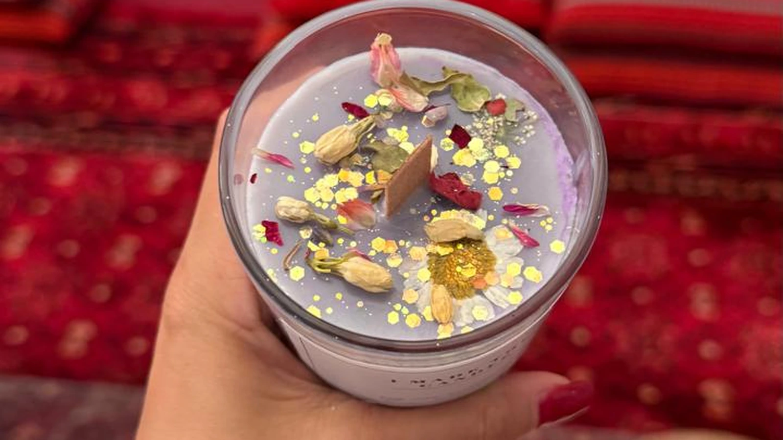 Studio Kinza clean candle ingredients display showing pure soy wax flakes, cotton wicks, and botanical fragrance oils