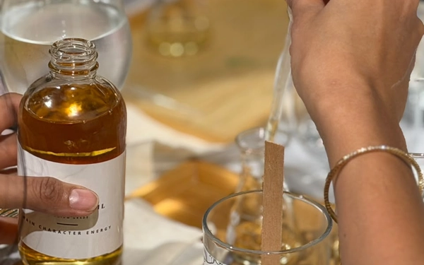 Candle Making Gift Cards In Dubai A Creative Gift They ll Actually Eemember 1 Digital and printed candle making gift voucher presented alongside hand-poured soy candles in Dubai